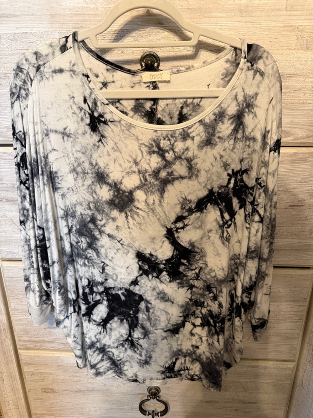 Women's Black & White Tie-Dye Long Sleeve Top small